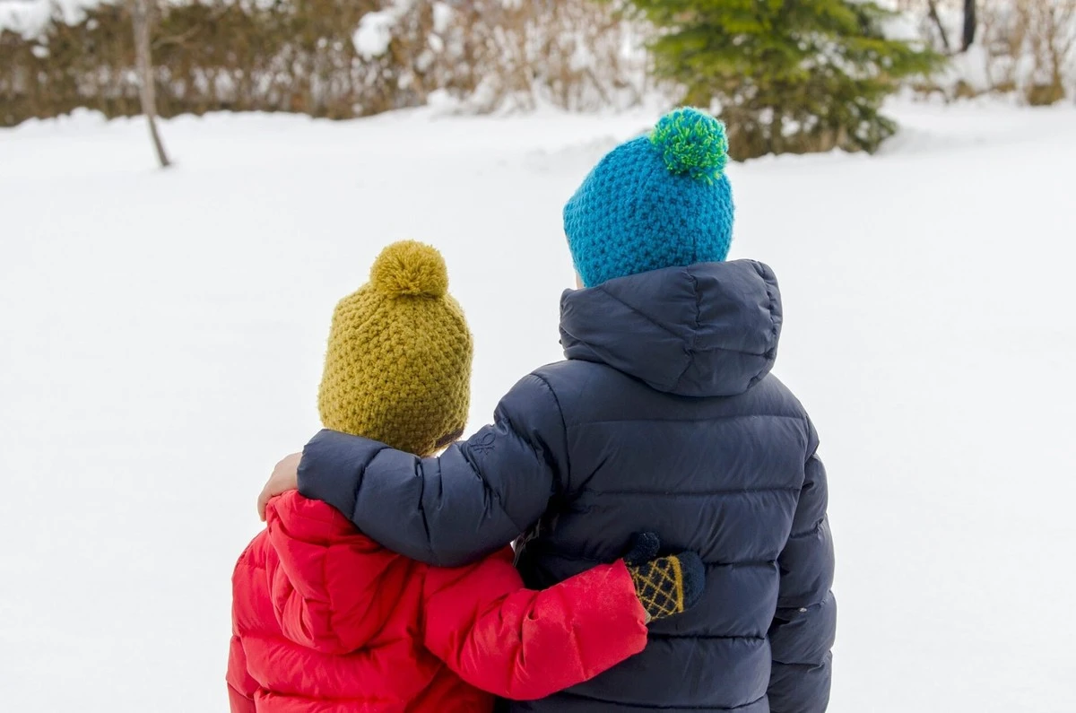 Pediatrzy biją na alarm: 3 warstwy, które ochronią Twoje dziecko przed zimnem i spoceniem