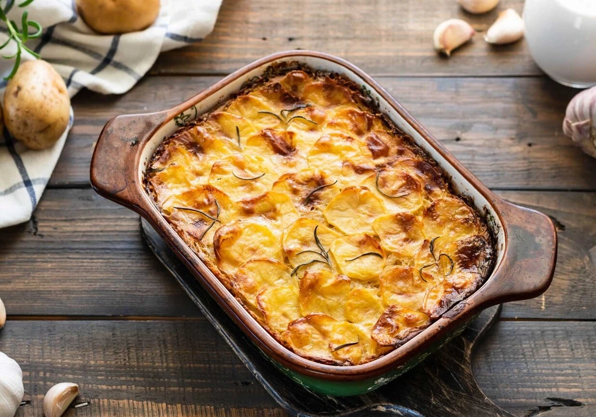 wielkadebataoza-extra-1.webp Wielka debata o zapiekance ziemniaczanej rozstrzygnięta: tym sposobem wszyscy będą chwalić Twój obiad - image 1