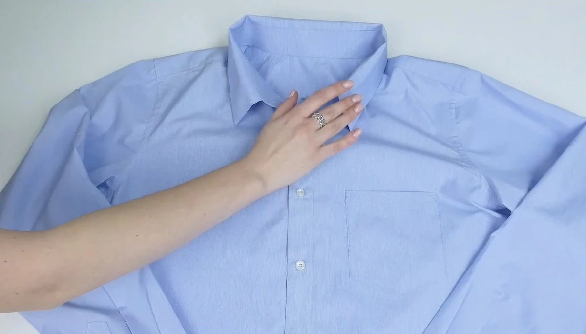 Koszula zapomniana w szafie? Para z Twojego prysznica zrobi z niej cud!