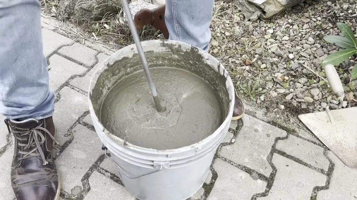 Błąd budowlańca: Cement do wody czy woda do cementu? Jak uniknąć pęknięć betonu - image 1