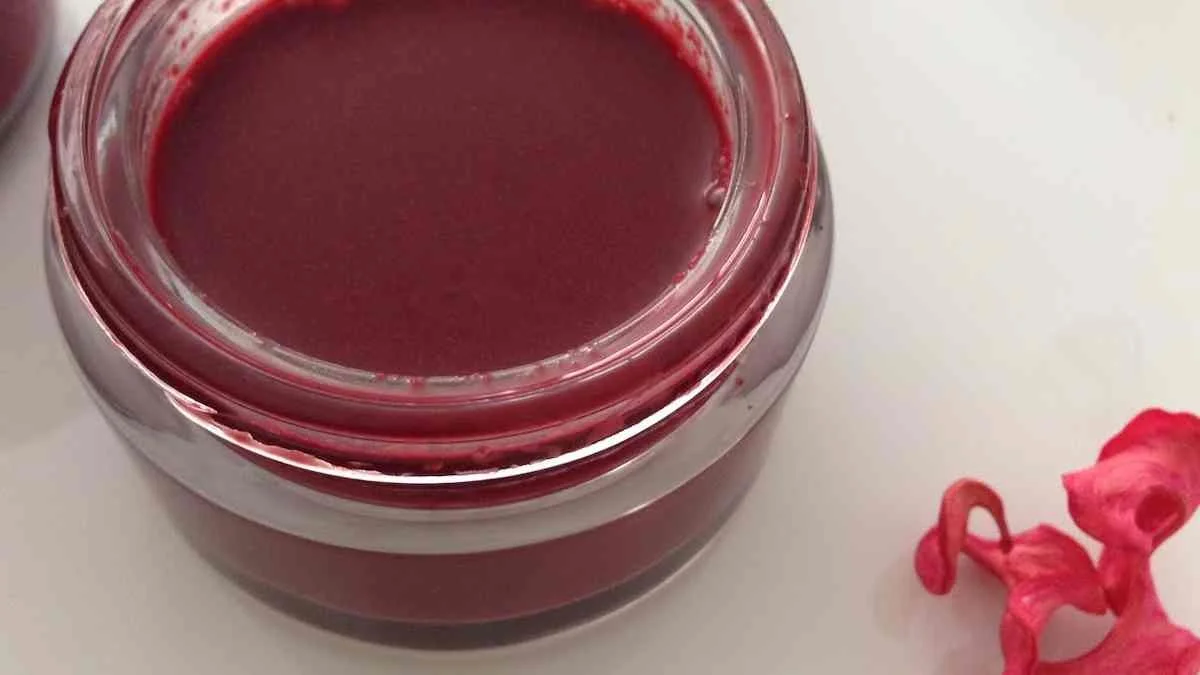 Skandynawski sekret na zimowe usta: prosty przepis, który uratuje Cię przed mrozem