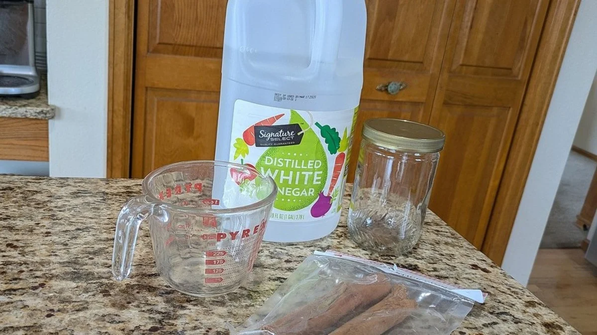 Zapomnij o zapachu smażenia: Ten prosty trik perfumiarzy usunie woń z Twojej kuchni - image 1