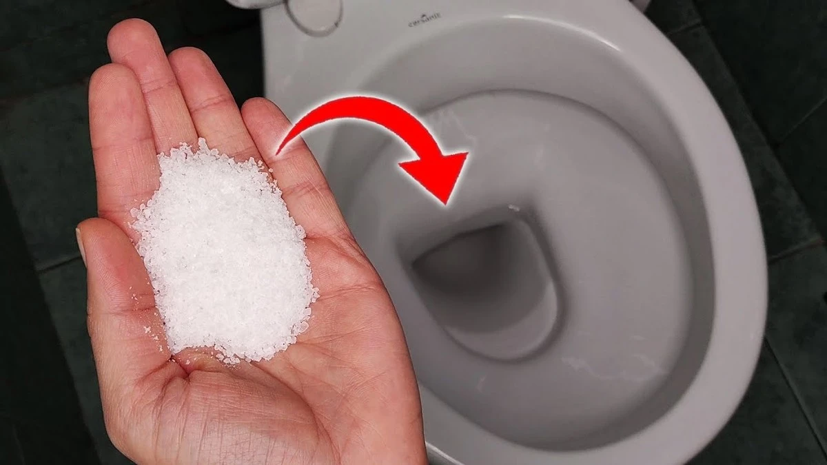 5 łyżek kwasku cytrynowego: zasypałam do toalety na noc, a rano był jak nowy