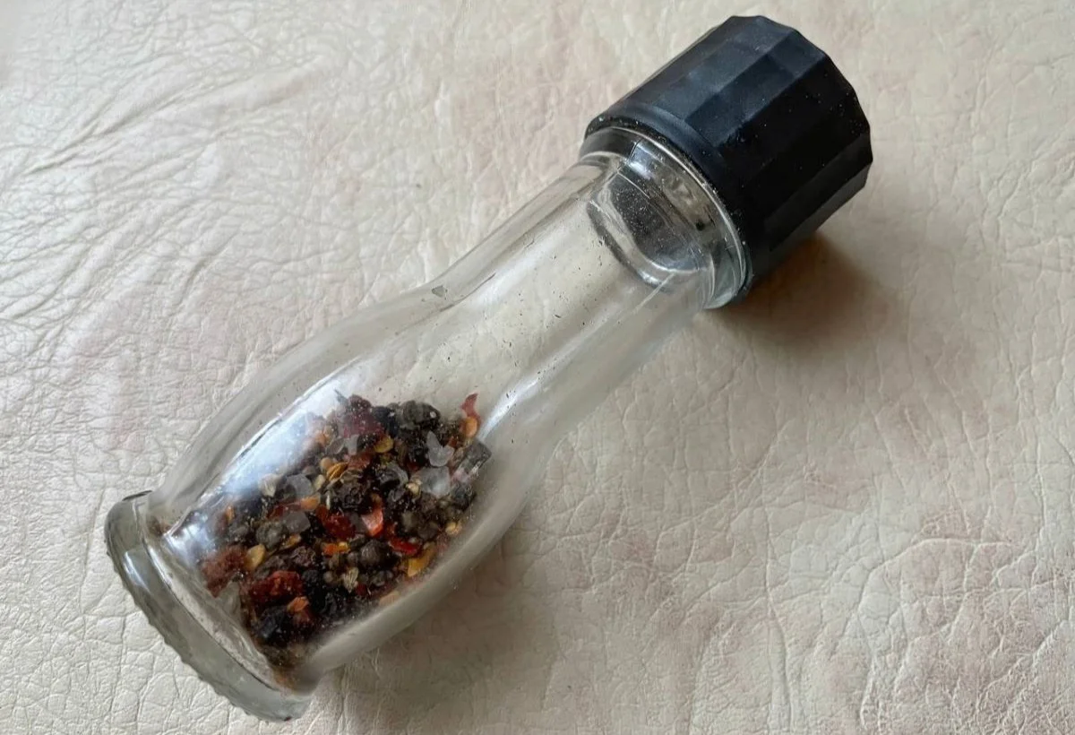 Jak otworzyć jednorazowe młynki do pieprzu? To prostsze niż myślisz!