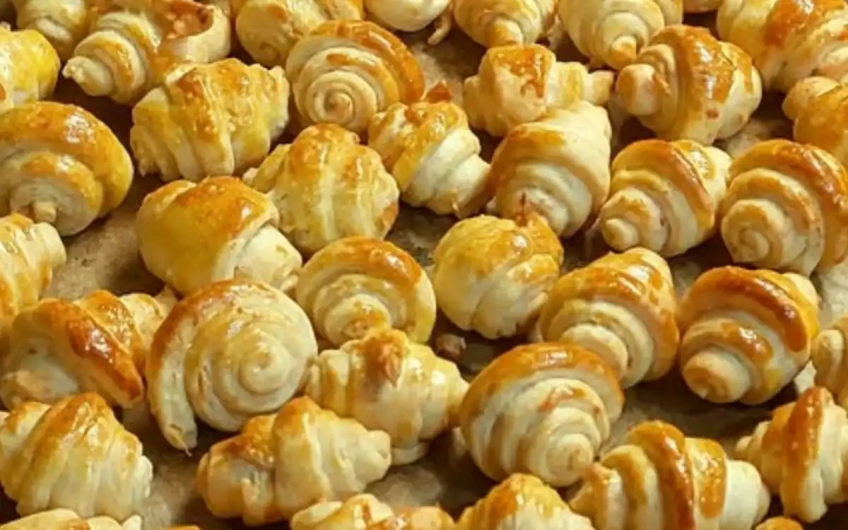 Mini pogróżki z ciasta francuskiego znikają w mgnieniu oka. Dlaczego warto zrobić podwójną porcję?