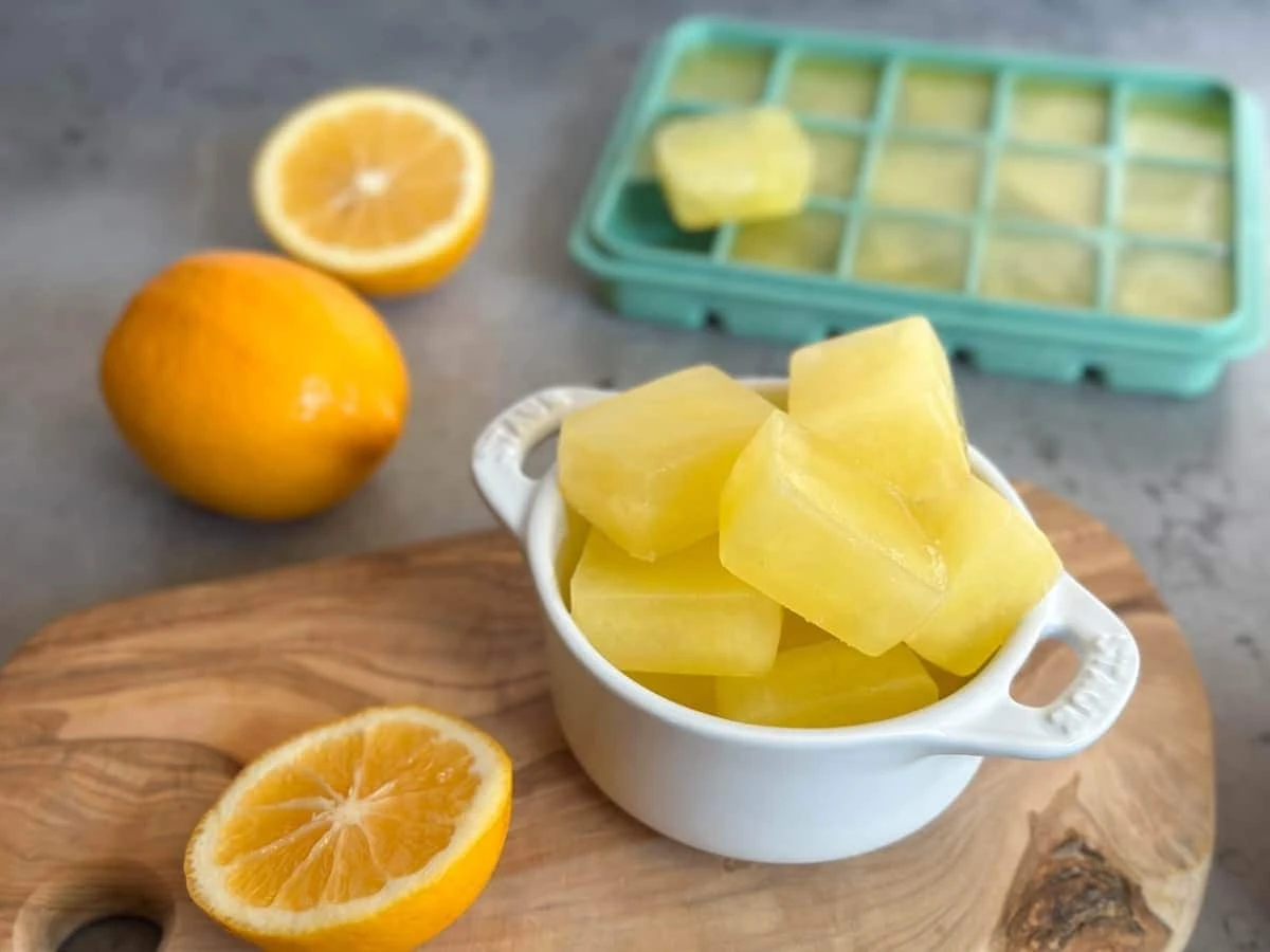 dlaczegowartomr-extra-1.webp Dlaczego warto mrozić cytryny? Skórka i miąższ dają zaskakujące korzyści - image 1