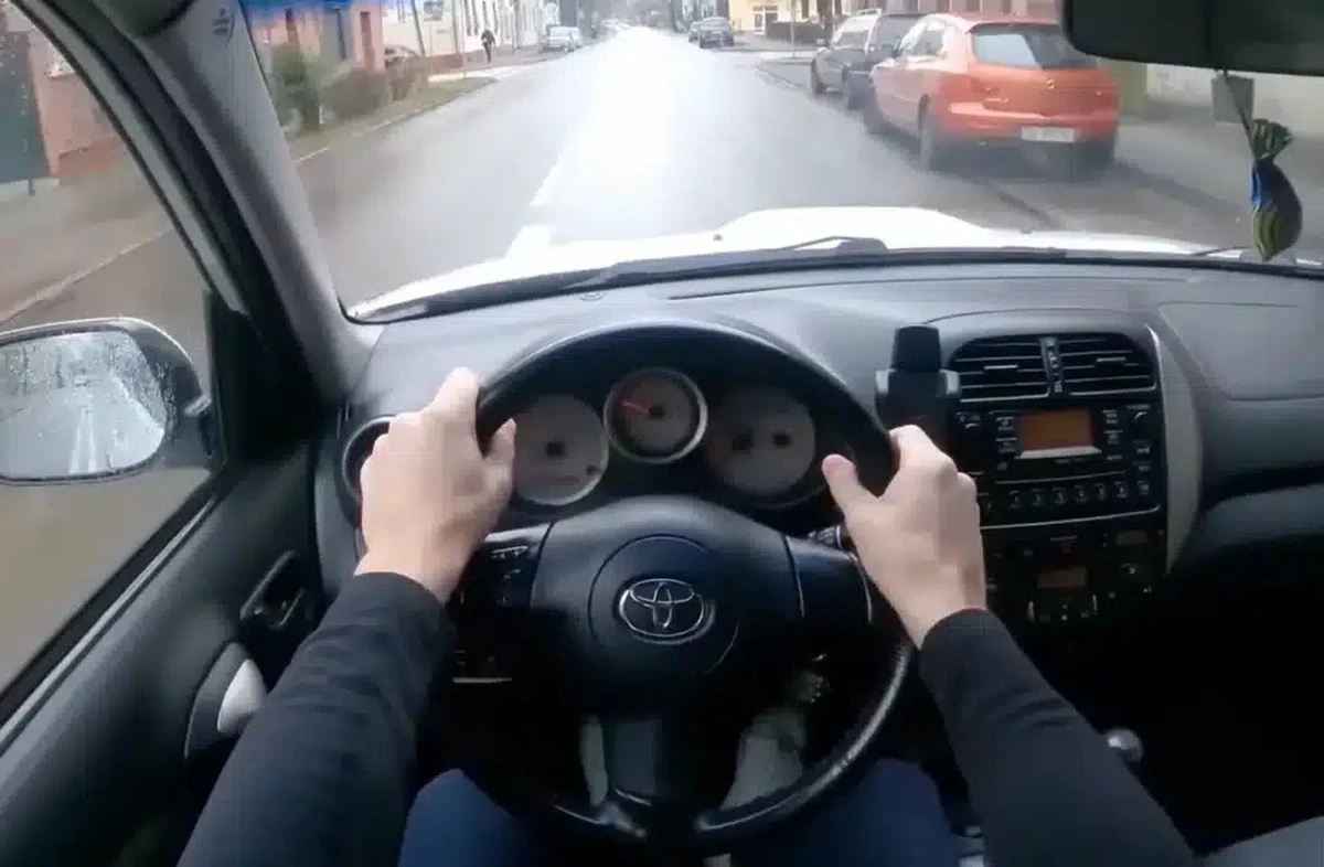 Dlaczego młodzi Polacy boją się prawa jazdy? Coraz więcej osób odczuwa lęk przed prowadzeniem samochodu