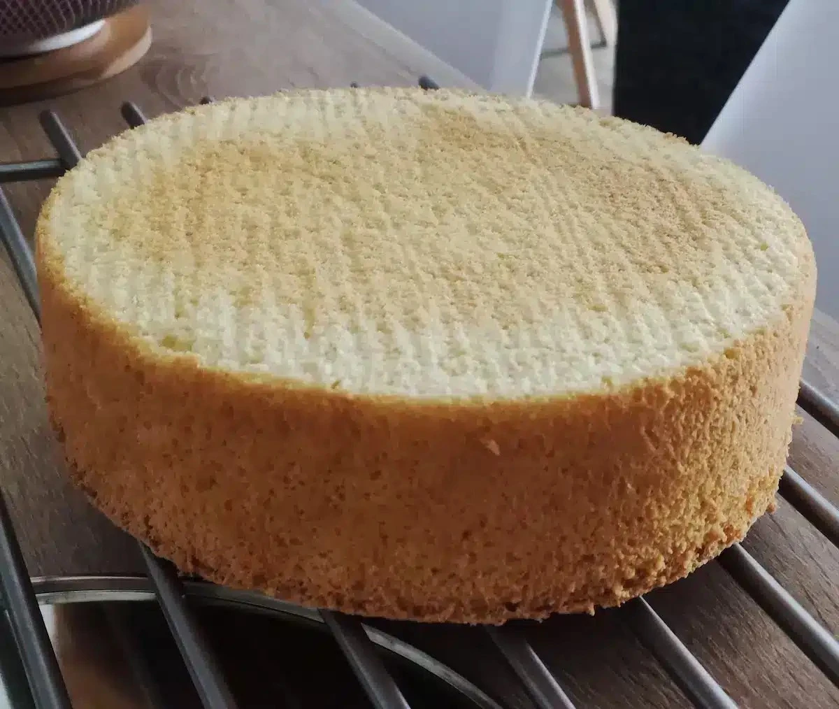 Jak upiec idealne biszkoptowe ciasto, które nigdy nie opada: 3 proste zasady