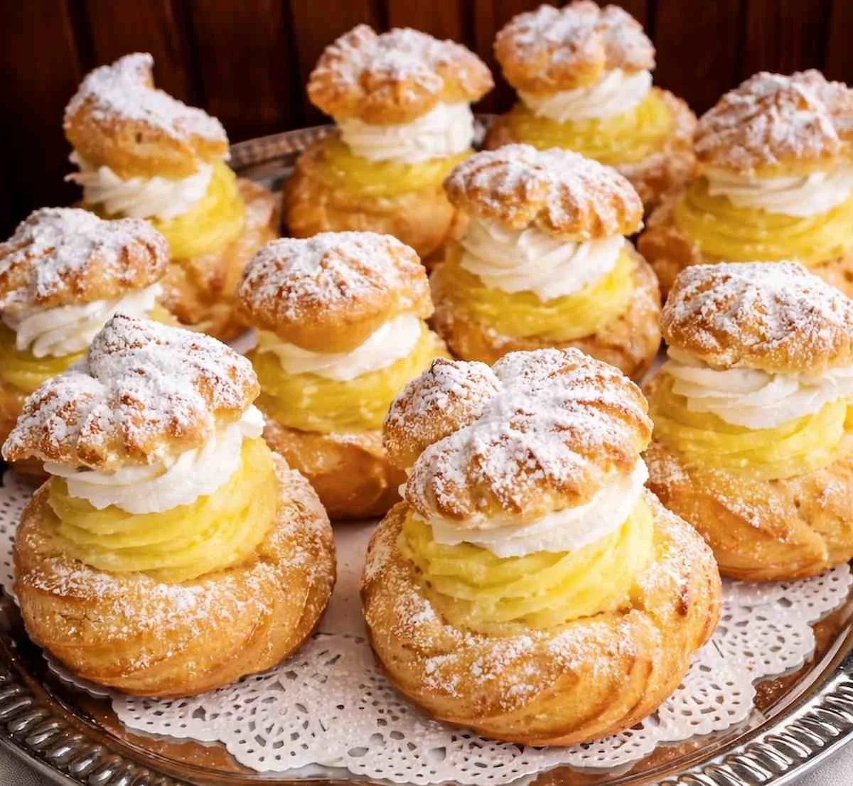 Domowe eklerki: Lekkie na zewnątrz, kremowe w środku – Twój przepis na sukces