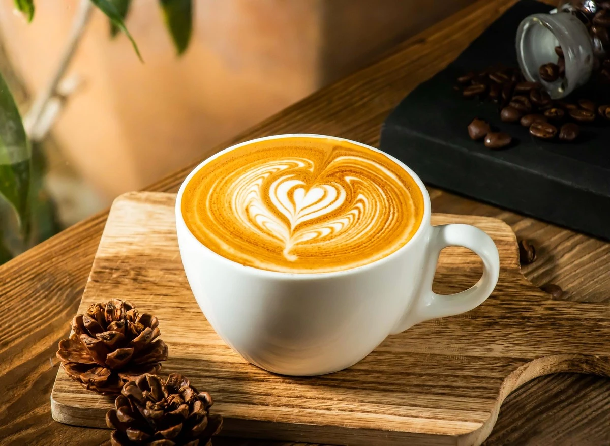 Sekret kawiarnianego cappuccino: Piana jak z bajki w 60 sekund + 1 składnik, który odmieni Twój smak kawy - image 1