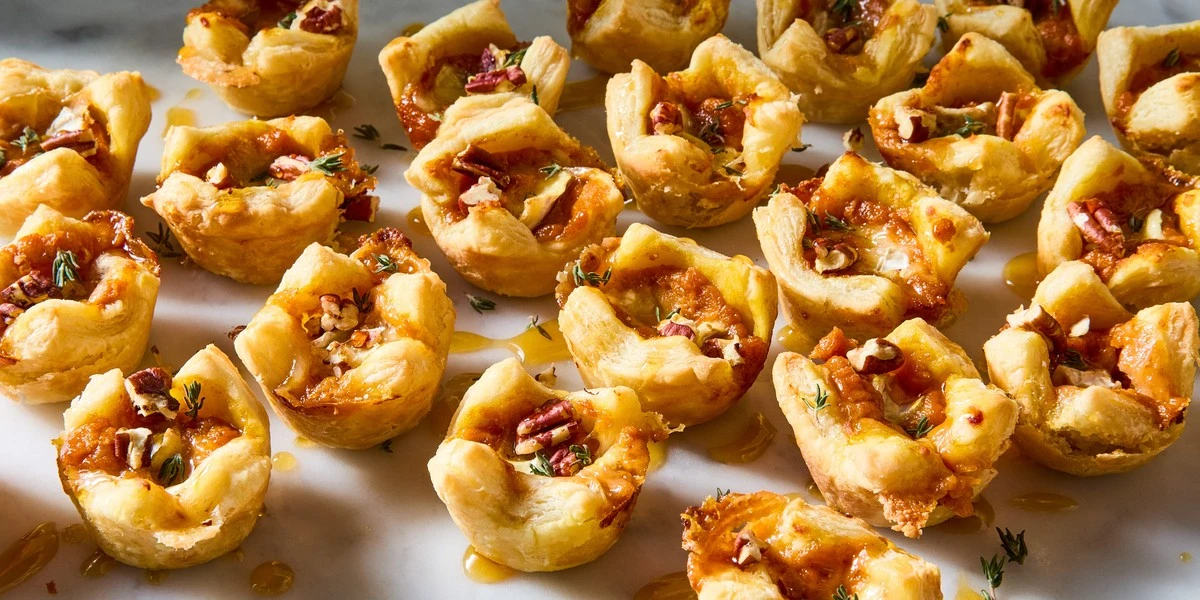 Mini pogróżki z ciasta francuskiego znikają w mgnieniu oka. Dlaczego warto zrobić podwójną porcję? - image 1