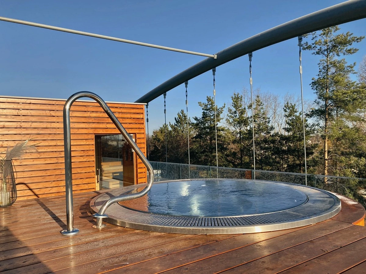 wiosennespadlak-extra-1.webp Wiosenne SPA dla kur: Jak zadbać o pierze i spokój swoich ptaków - image 1