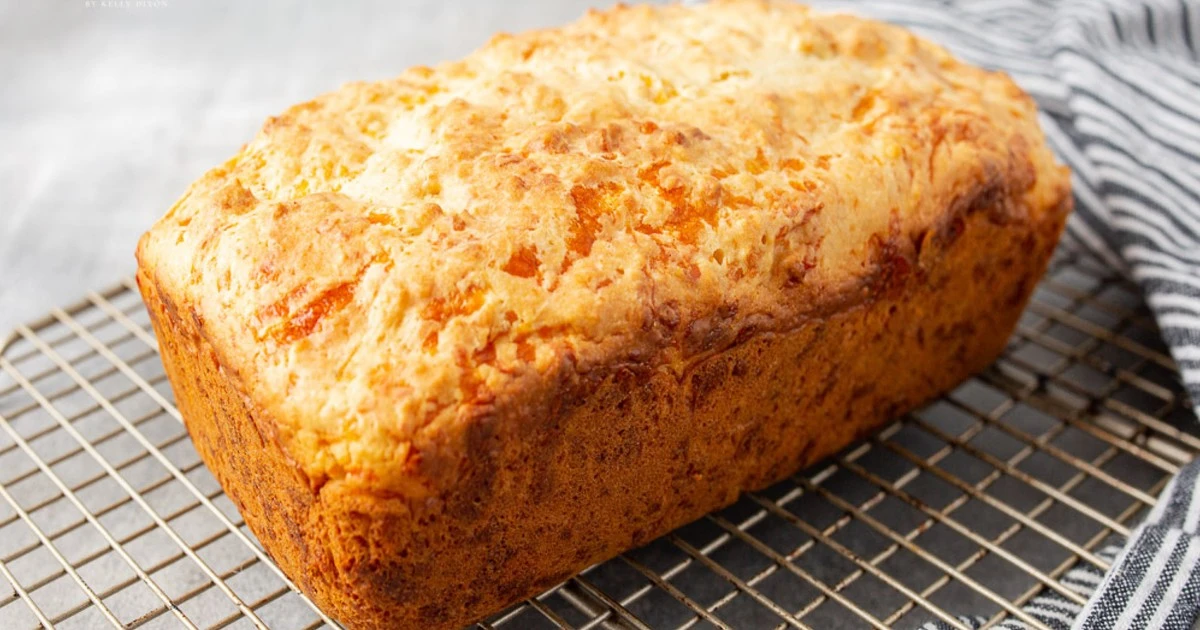 Bez zakwasu, bez wyrabiania: jak błyskawicznie upiec chleb serowy - image 1