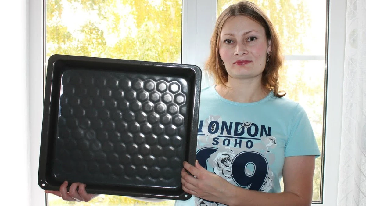 Czyszczenie piekarnika: metoda "5 łyżek" na nagar i tłuszcz