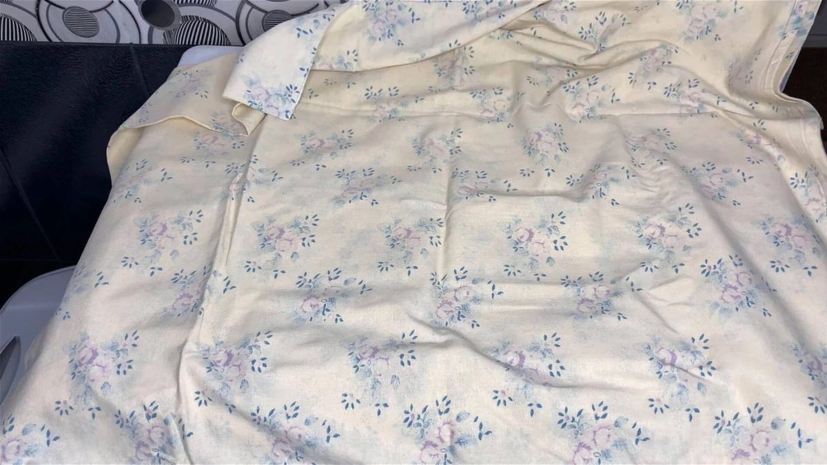 Pościel „śmierdzi” nawet po praniu? To nie proszek ani pleśń – to 1 BŁĄD, który popełniasz