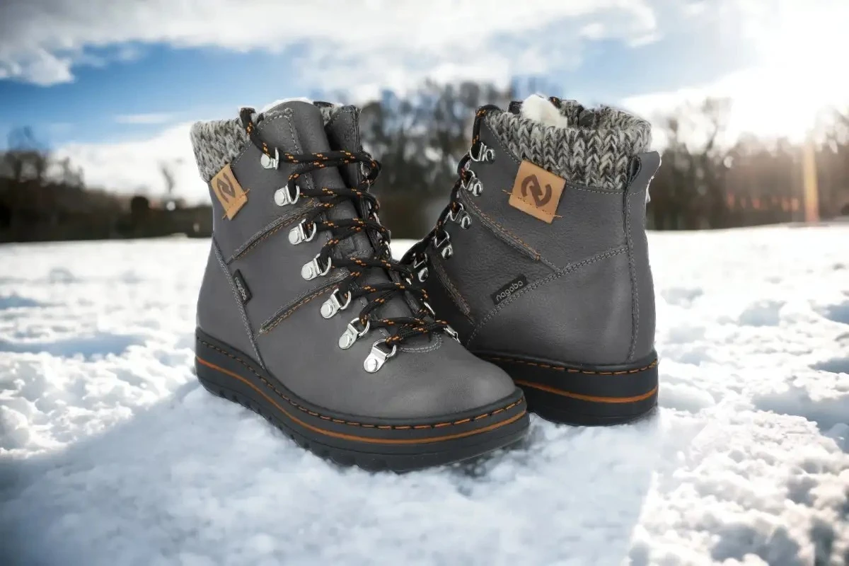 Sprytny trik z taśmą: Twoje stopy przestaną marznąć na spacerze po śniegu nawet przez pół dnia! - image 1