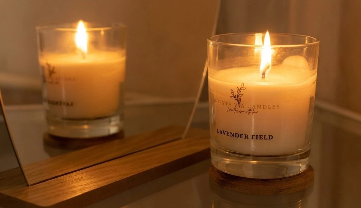 Jak sprawić, by pokój rozjaśnił się od jednej świecy? Ten prosty trik z lustrem zadziwia