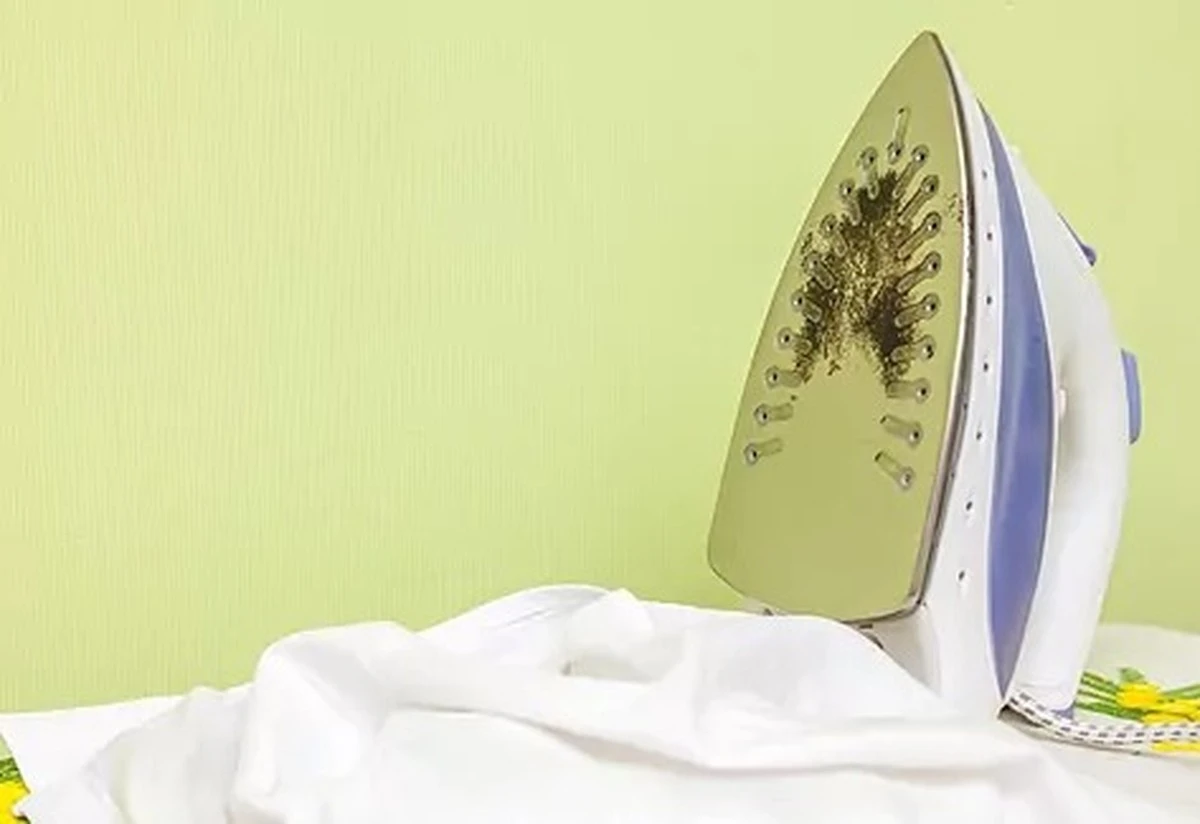 Dlaczego krawcowe i gospodynie domowe wkładają pastylkę paracetamolu do żelazka