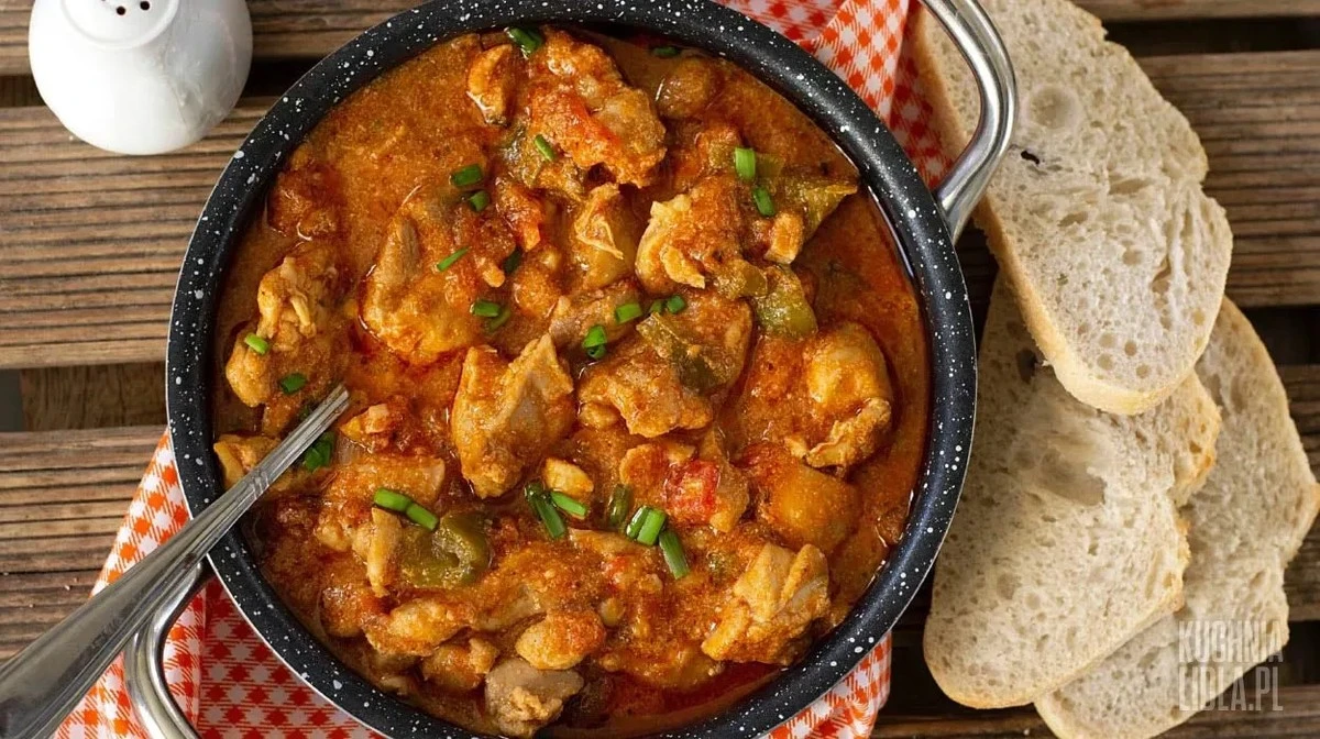 sekretbabcjakzr-extra-1.webp Sekret babć: Jak zrobić naprawdę soczysty gulasz z kury - image 1