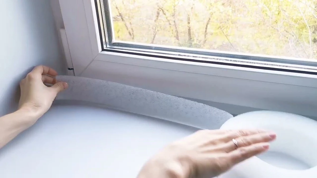 Domowy sposób na zimne parapety: żegnajcie przeciągi, nawet podczas największych mrozów!