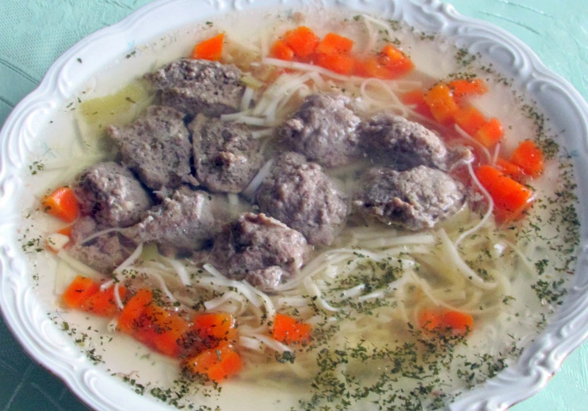 Sekret babć: jak przygotować kluski wątrobowe, żeby nie rozpadały się podczas gotowania - image 1