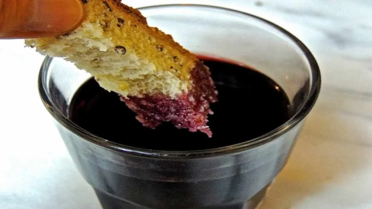 Chleb w winie? Ten prosty trik zdradził mi sommelier, by uniknąć zgagi i ciężkości