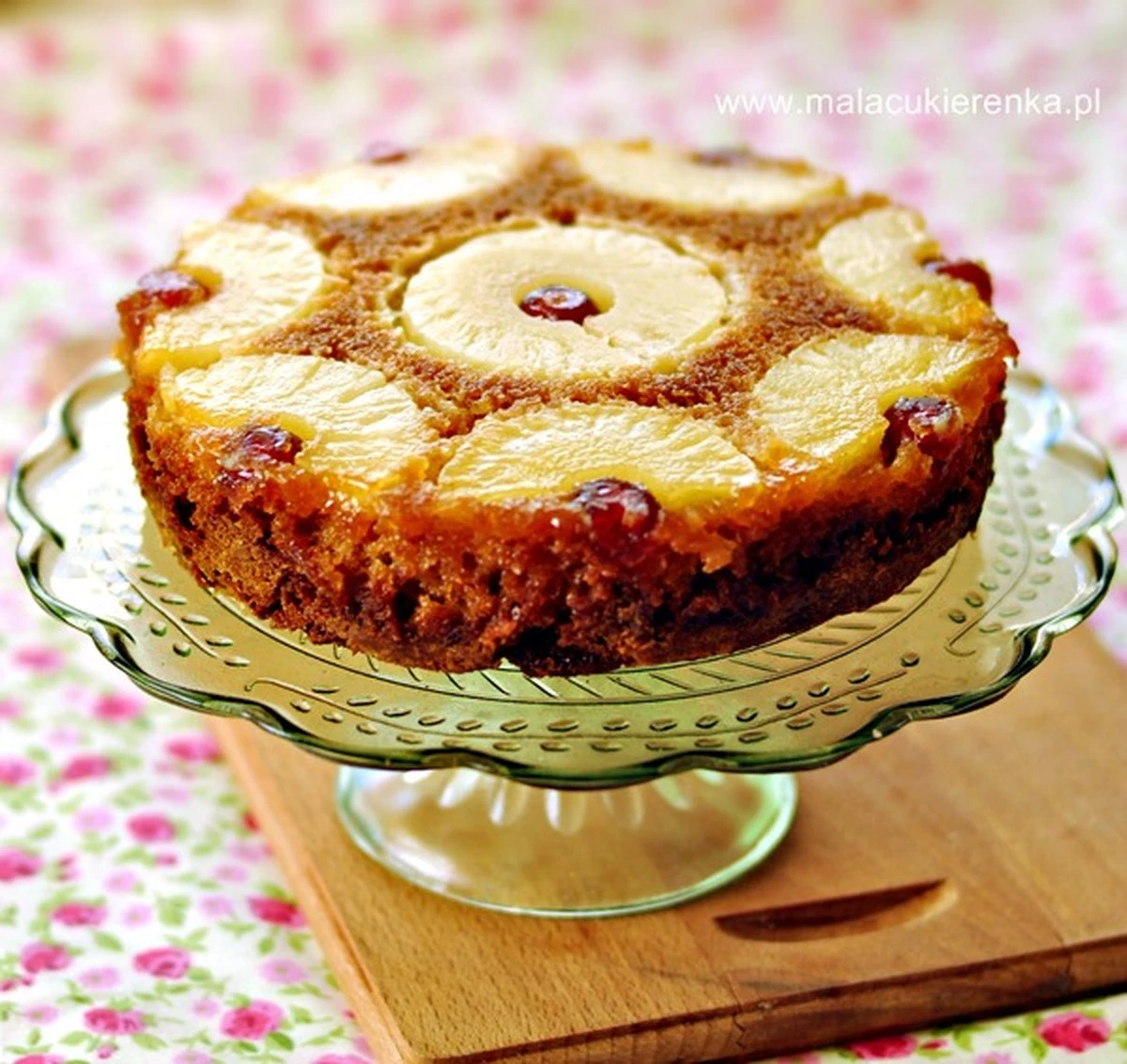 Tajemnica karmelizowanego ciasta z ananasem: łatwy przepis, który zrobi furorę w Twojej kuchni - image 1