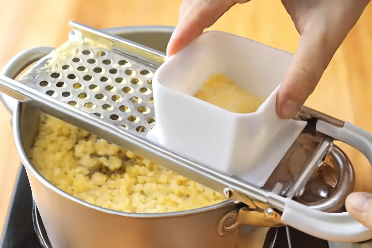 Sekret wiejskich gospodyń: Jak zrobić idealne kluseczki, które nigdy się nie skleją