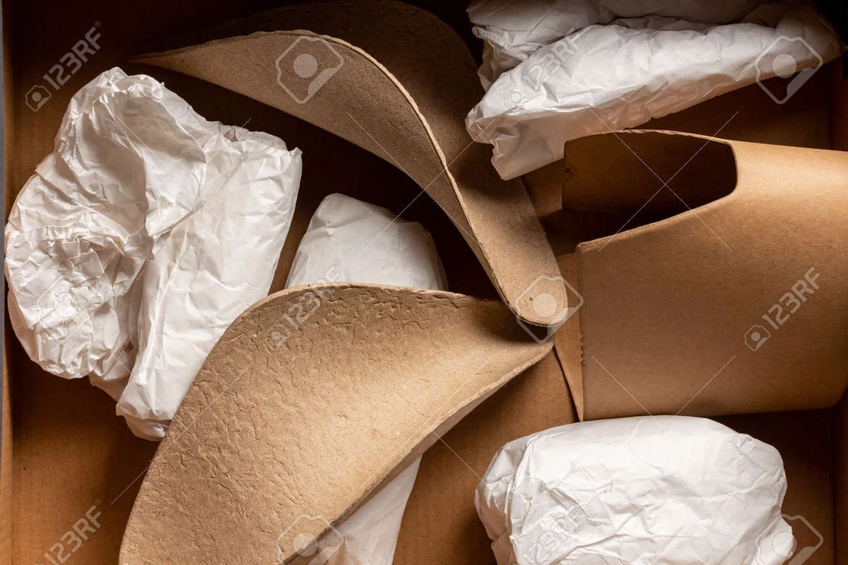 Stare pudełka po butach zimą: 5 genialnych trików, które zatrzymają ciepło w domu - image 1