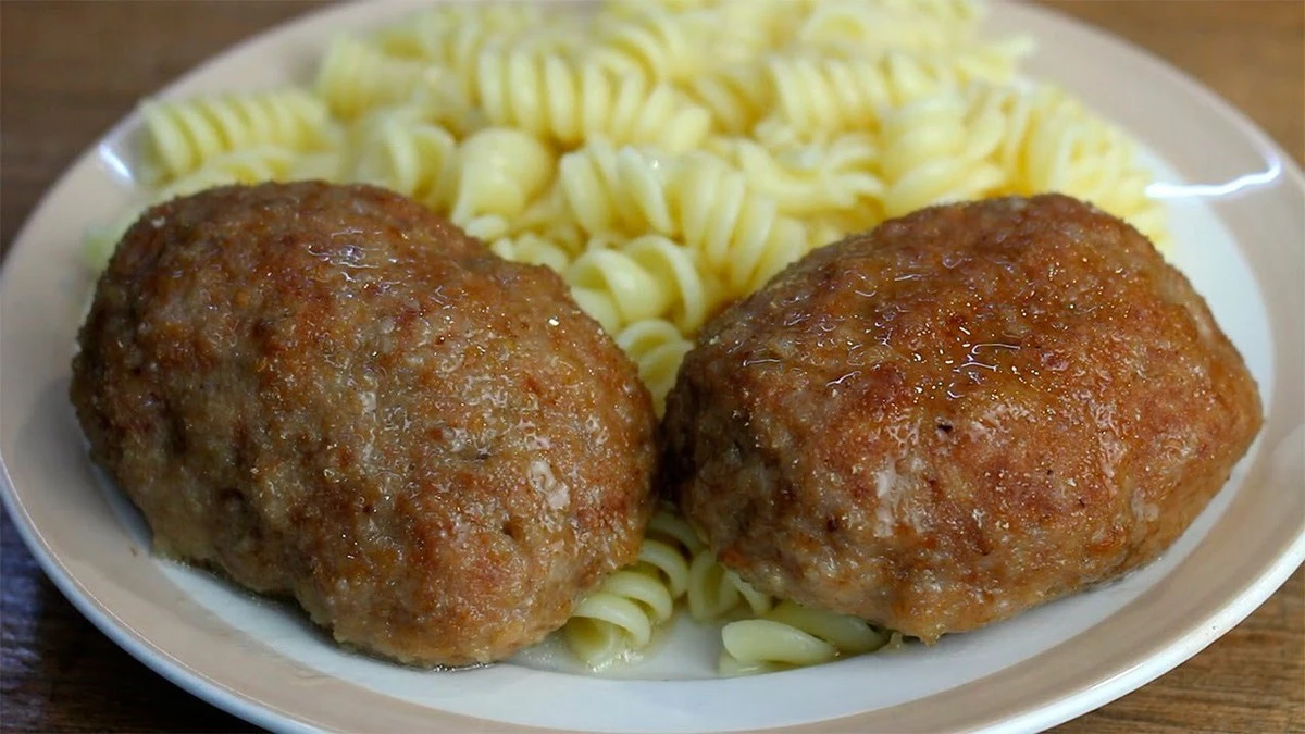 Czym zastąpić panierkę do kotletów, gdy w domu brakuje mąki i bułki tartej – sekret doświadczonych kucharzy