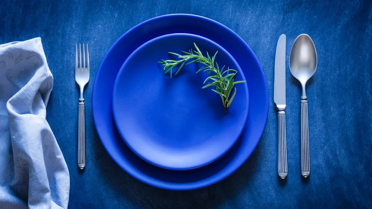 Kolor talerza to Twój sekretny sojusznik w walce z kilogramami. Naukowcy wskazują, z jakiego naczynia jeść, by schudnąć - image 1