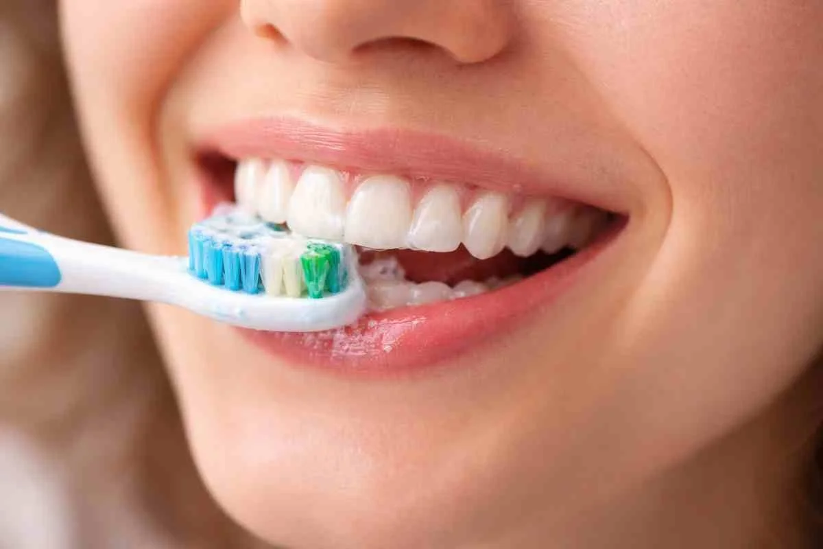 Czy przez lata myłeś zęby w złym momencie? Dentysta odkrył prawdę