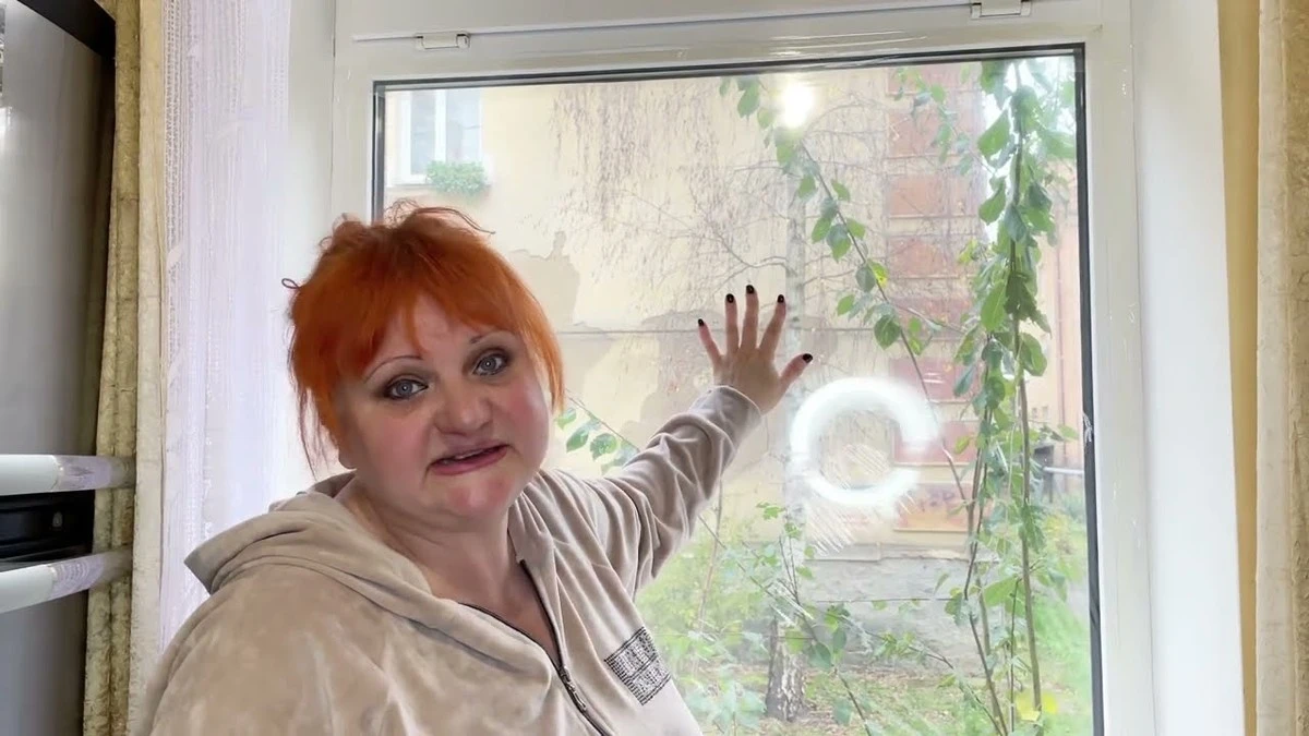 Jak zakorkować szparę pod parapetem na zimę: sprytny trik sprawi, że nie poczujesz żadnego przeciągu.