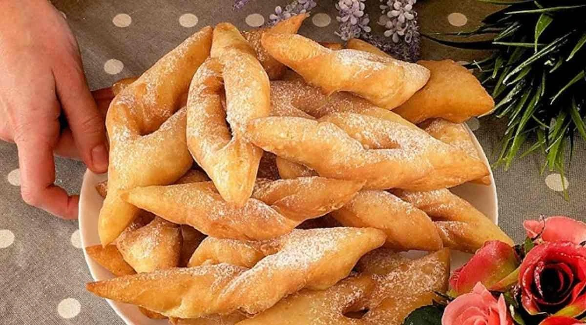 Sekretne faworki: jakie sztuczki sprawiają, że są chrupiące i puszyste jednocześnie?