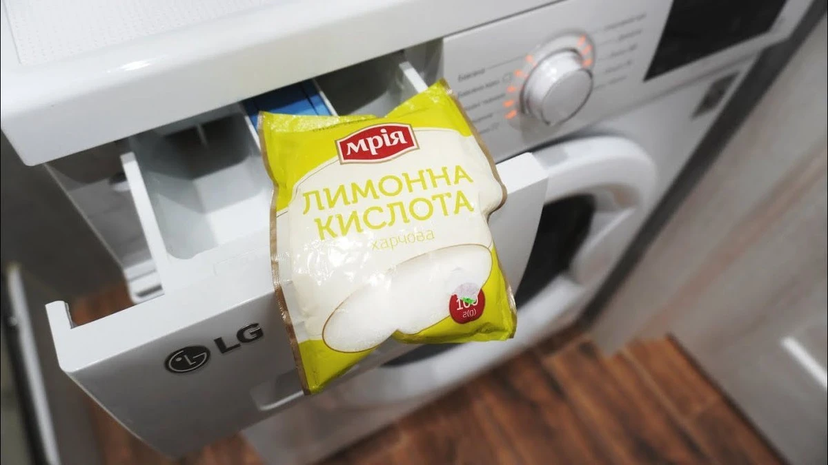 Domowy sposób na idealnie czystą pralkę: 50g cytrynowego wybawiciela i żadnego smrodu