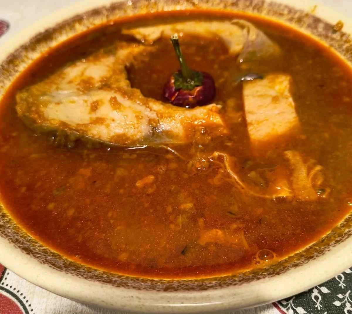 Domowy halászlé "korhely": dlaczego pokochasz je bardziej niż tradycyjną wersję