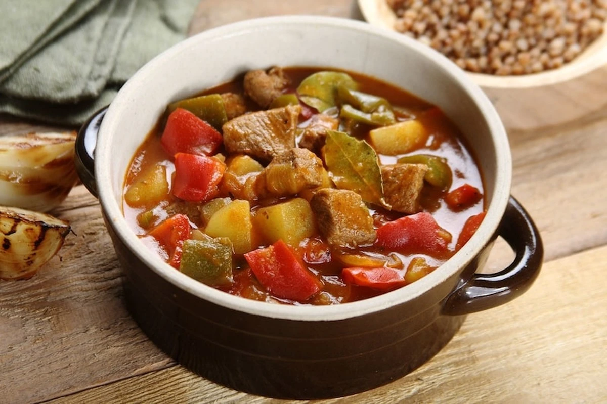 Prawdziwe sekrety węgierskiego gulaszu. Większość popełnia te błędy! - image 1