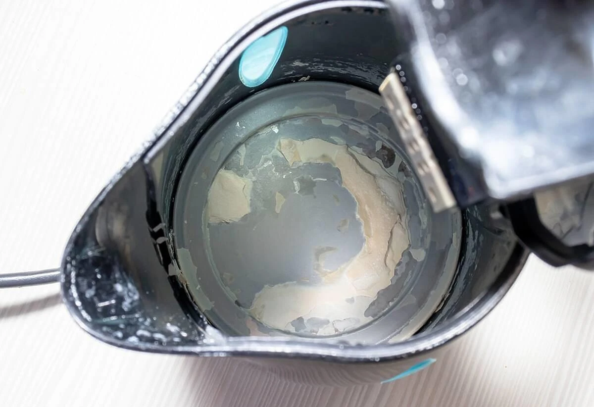 Domowe sposoby na kamień w czajniku: Zapomnij o chemii, wybierz te składniki - image 1