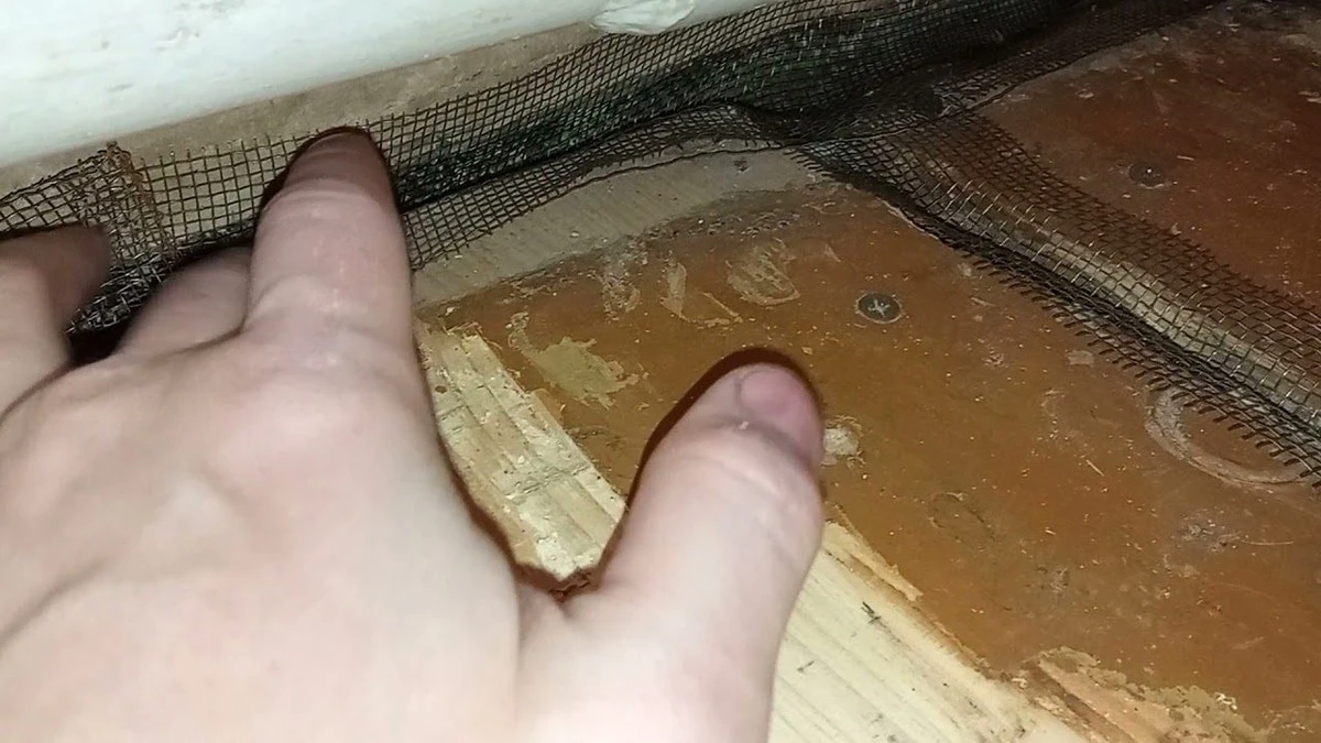 Ocieplenie podłogi za grosze: "Domowy" sposób na +4 stopnie ciepła bez prądu i rur