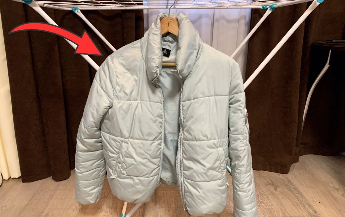 Zima bez prania: sekret czyszczenia puchowej kurtki pianką do golenia