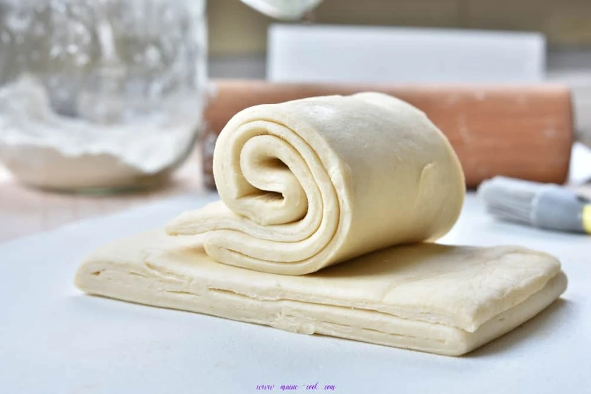 Ciasto francuskie z budyniem: Szybki deser, który znika z talerzy w 20 minut - image 1