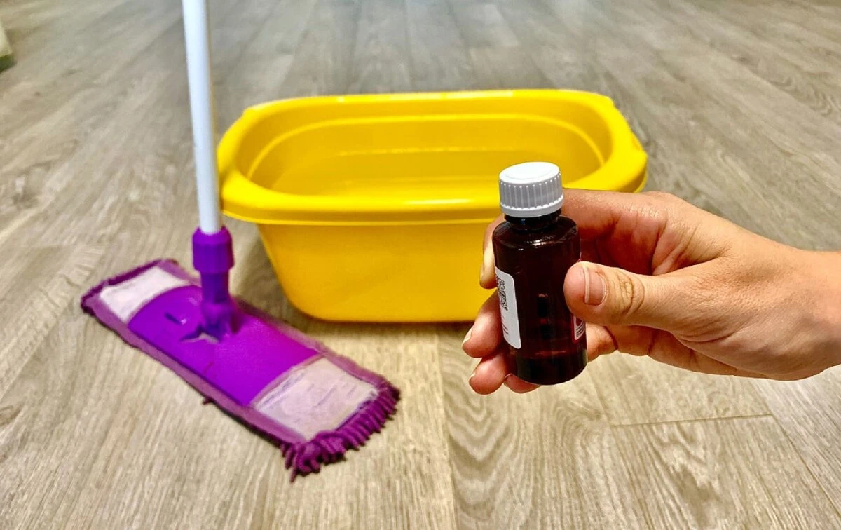 Dom pachnie jak drogi butik? Goście to potwierdzają: 5 sekretnych składników do wody do mycia podłóg